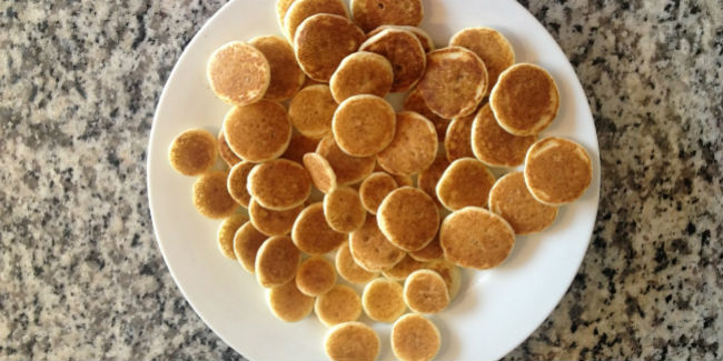 Los blinis son similares a los hot cakes, incluso en su manera de prepararse. // Foto: Animal Gourmet.