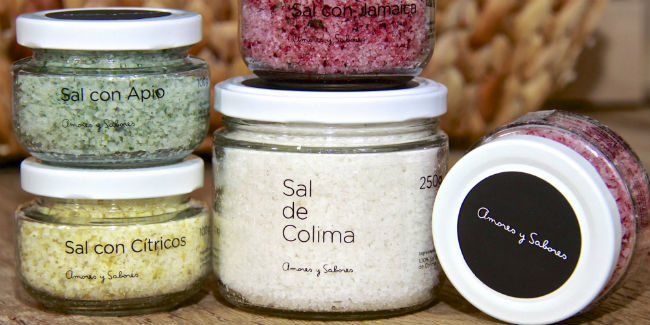 Entre los productos de Amores y Sabores puedes encontrar sales con un toque de otros ingredientes. // Foto: Especial.