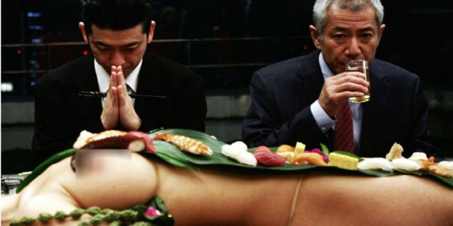 El nyotaimori es una práctica popular entre los miembros del crimen organizado japonés, la Yakuza. // Foto: Especial.