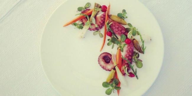 Dar el mejor trato a los mejores ingredientes locales, la filosofía de la cocina del chef Olivier Deboise. // Foto: www.imantaresorts.com