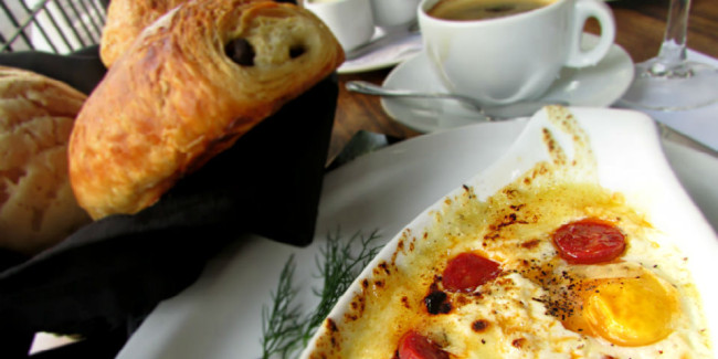 Para desayunar ofrecen platillos distintos como los huevos 'cocotte'. // Foto: Especial.