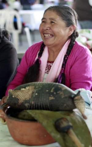 Guadalupe Mejía participó de último momento, no estaba en sus planes encontrarse un armadillo atropellado. // Foto: Deni Álvarez.