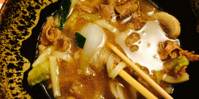 Las sopas de Nagaoka, como la Udon con láminas de res, son de las mejores en la ciudad. // Foto: Animal Gourmet.