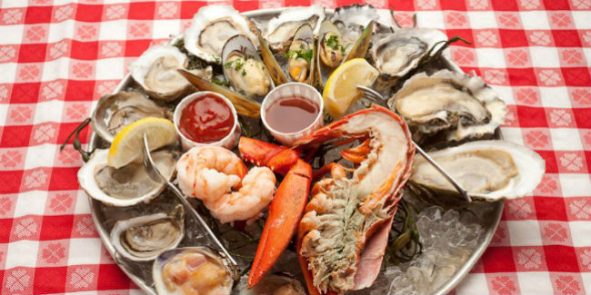 El lugar ofrece una gran variedad de conchas, aunque también tienen una gran selección de pesca del día. // Foto: Oyster Bar (Facebook).