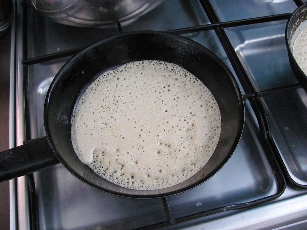 1024px-Blin_on_the_pan