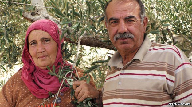 Para Bassem Rashed y su mujer Naja, perder un árbol es como perder un hijo. // Foto: Jeremy Bowen.