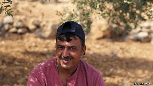 Para Abdullá Nassan, los olivos son un símbolo poderoso para los palestinos. // Foto: Jeremy Bowen.