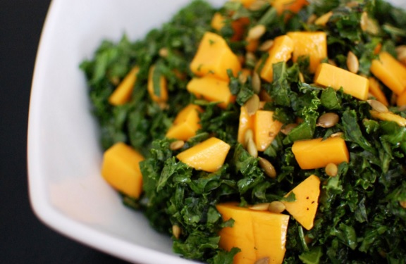 ensalada kale mango