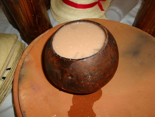 Pozol en jícara. Foto: Alfonso Bouchot, Wikimedia Commons. 