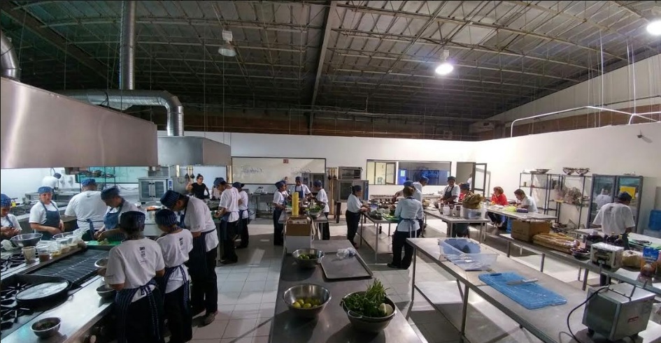 Cocina del Instituto Gastronómico Corbuse. // Foto: Ulises Rodríguez. 