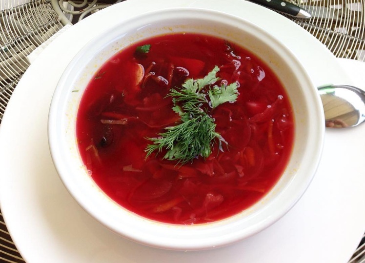 Sopa borsch. // Foto: Mayra Zepeda (@Mayra_Zepeda)