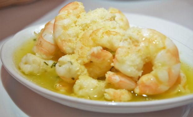 Camarones a la mantequilla.