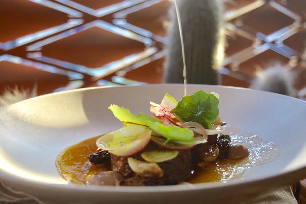 Éste es el chambarete de res, el plato que conquistó nuestro corazón al primer bocado. 