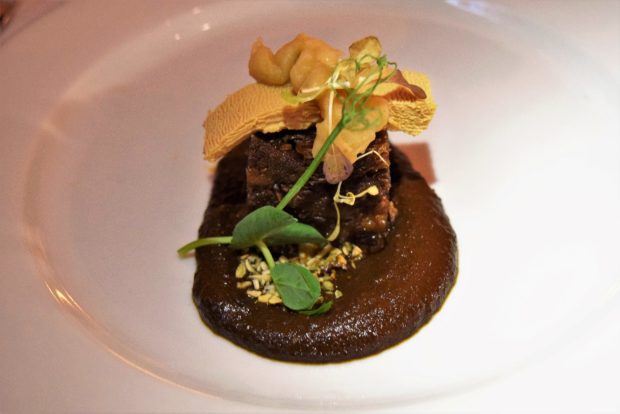 Mole de marañón con foie gras.