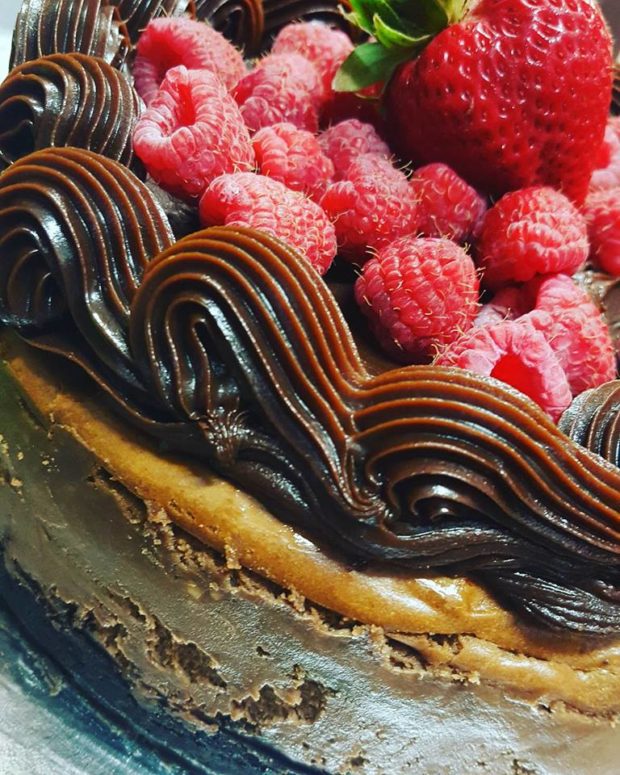 Pastel con frambuesas.