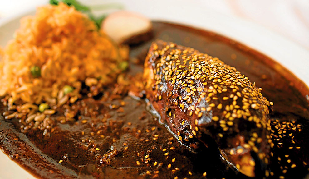 10 lugares cerca de la CDMX para darte una escapada en Semana Santa y sus platillos típicos