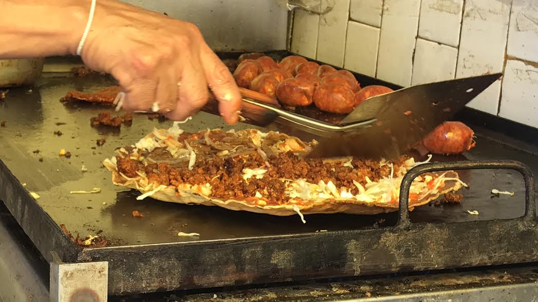 https://www.animalgourmet.com/2020/08/03/donde-comer-tlayudas-oaxaquenas-ciudad-de-mexico/