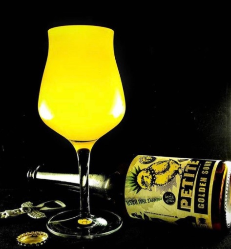 Cerveza de piña con albahaca