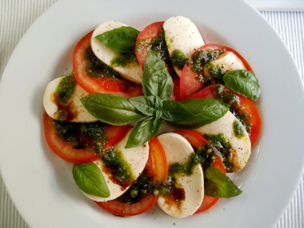 ensalada de tomate y mozzarella