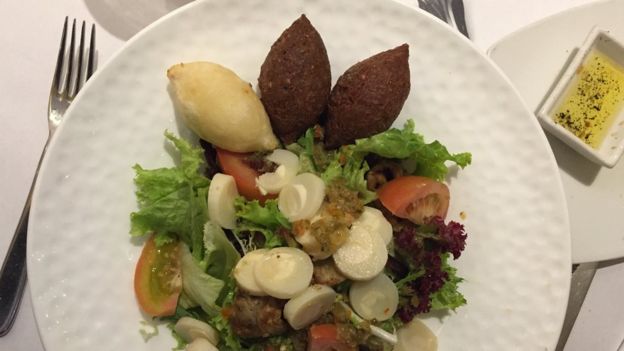 Las carimañolas están hechas un con relleno de carne molida.
