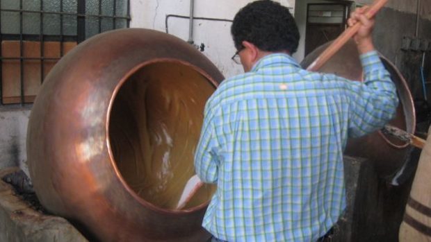 En varios sitios, el dulce de leche se prepara de forma artesanal. 