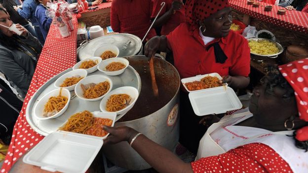 La creatividad y la sazón de la comunidad afrodescendiente para aprovechar ingredientes que en otras culturas se descartan son un pilar de la gastronomía peruana.