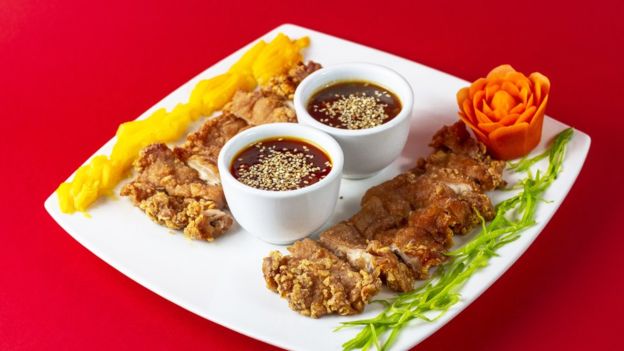 Adaptándose a los ingredientes y sabores locales la comida china en Perú es considerada tan peruana como el ceviche o los anticuchos.
