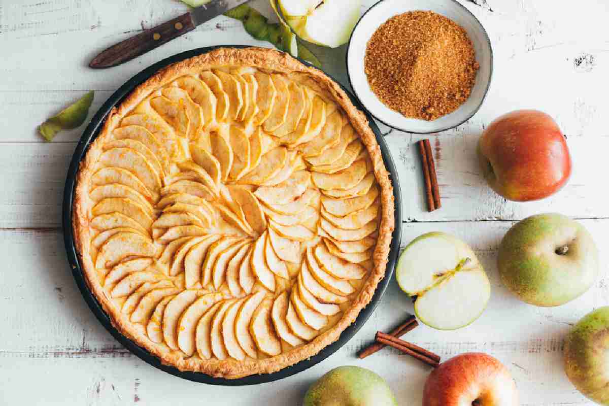  Prepara una deliciosa tarta de manzana de forma fácil y rápida, con muy pocos ingredientes y además sin utilizar el horno.