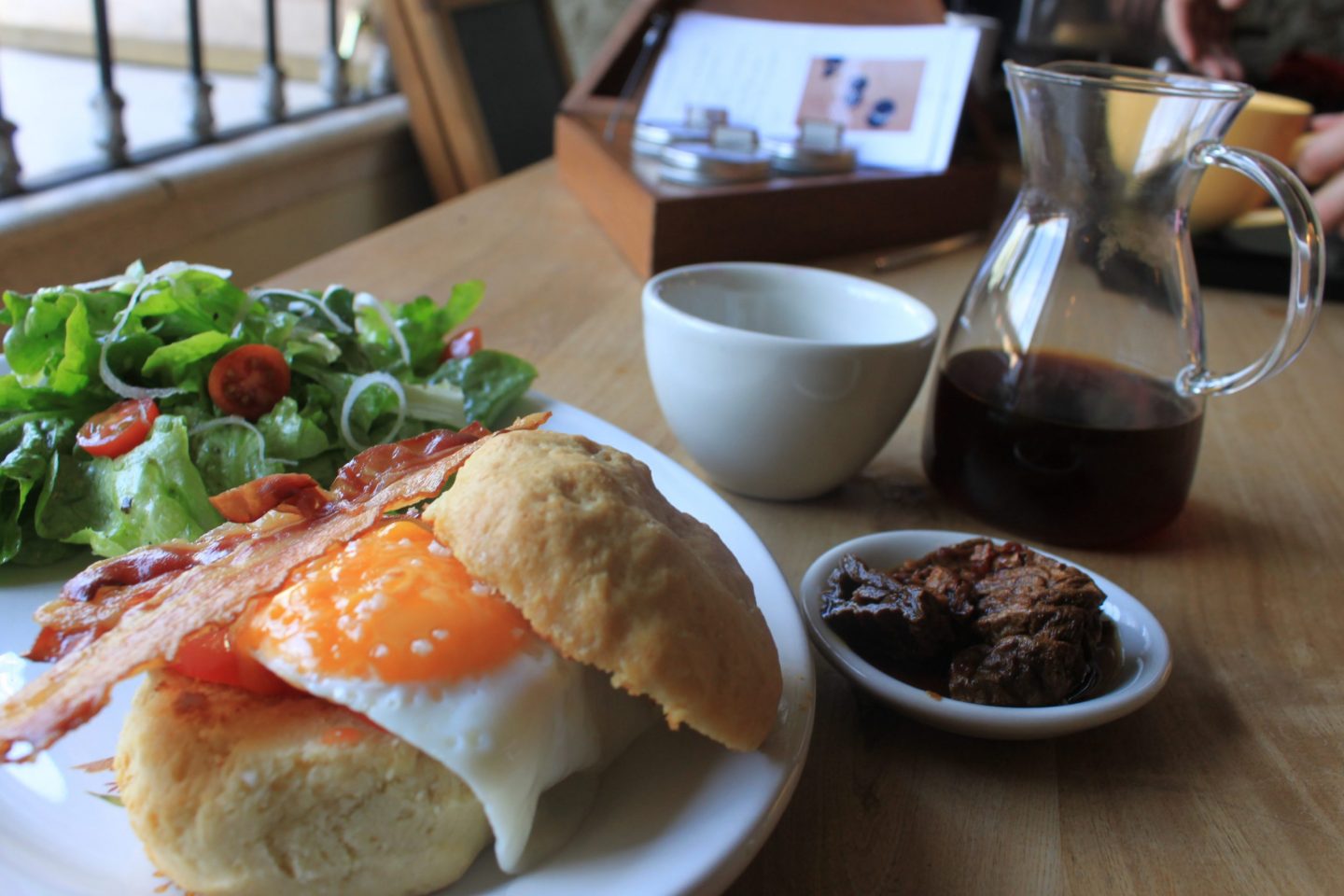 lugares para desayunar farmacia internacional