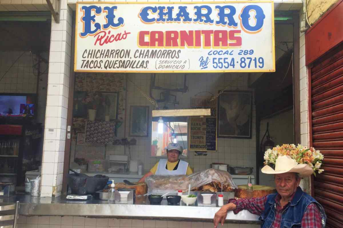 Las Carnitas El Charro es uno de los sitios más antiguos dentro del Mercado de Coyoacán