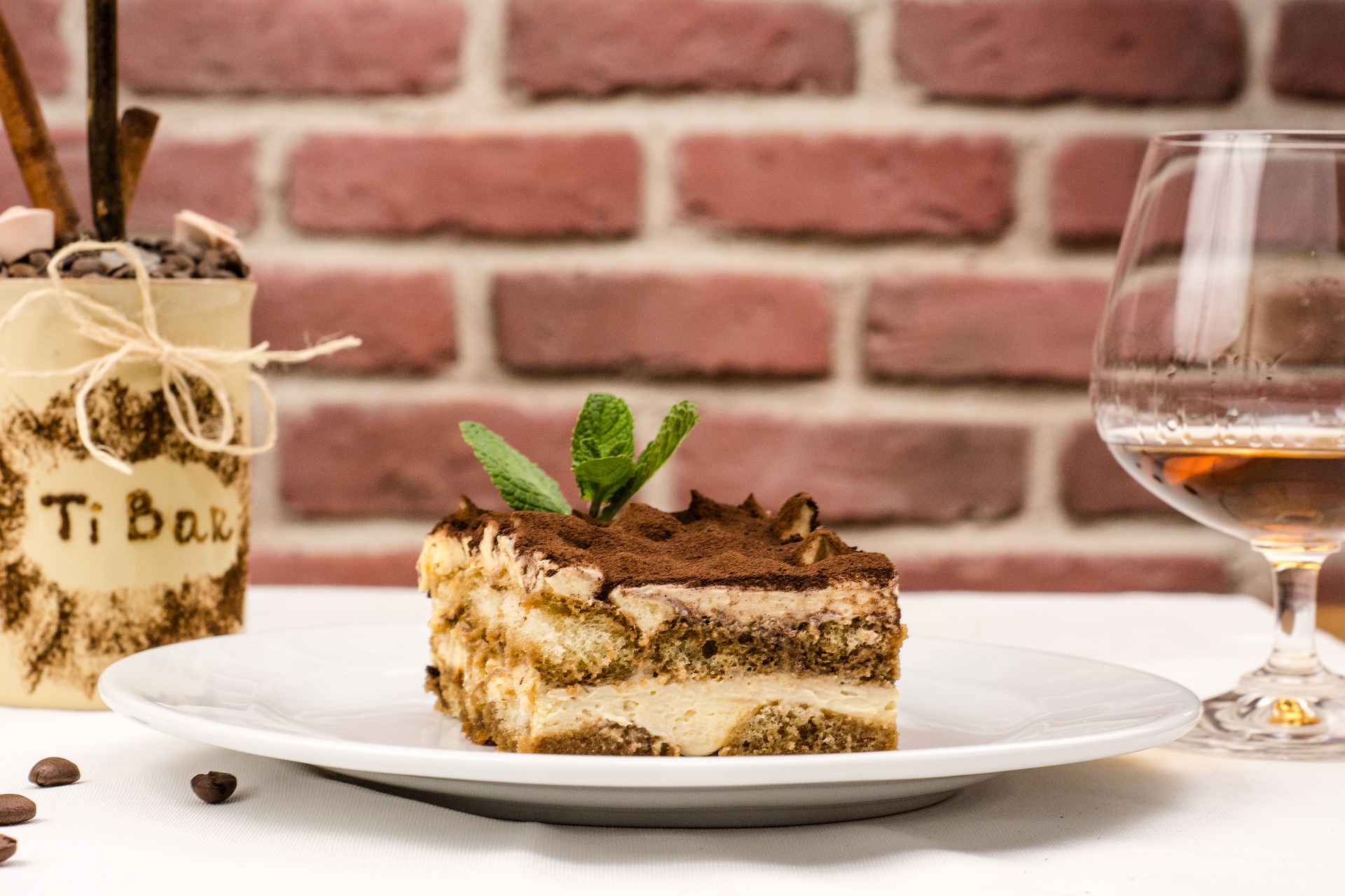 Tiramisú clásico en la comida italiana