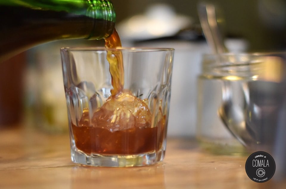 Cold brew en las rocas.