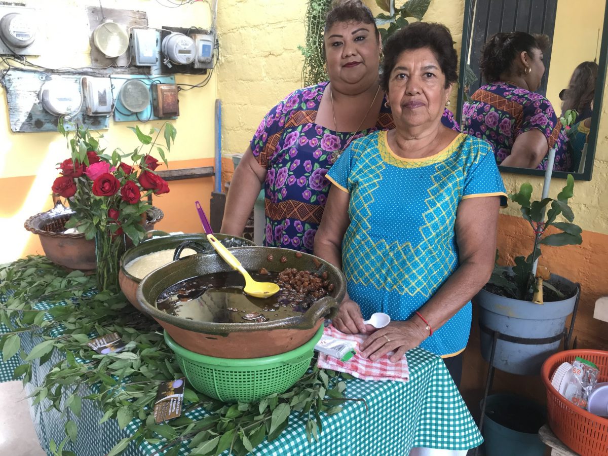 mujeres que alimentan