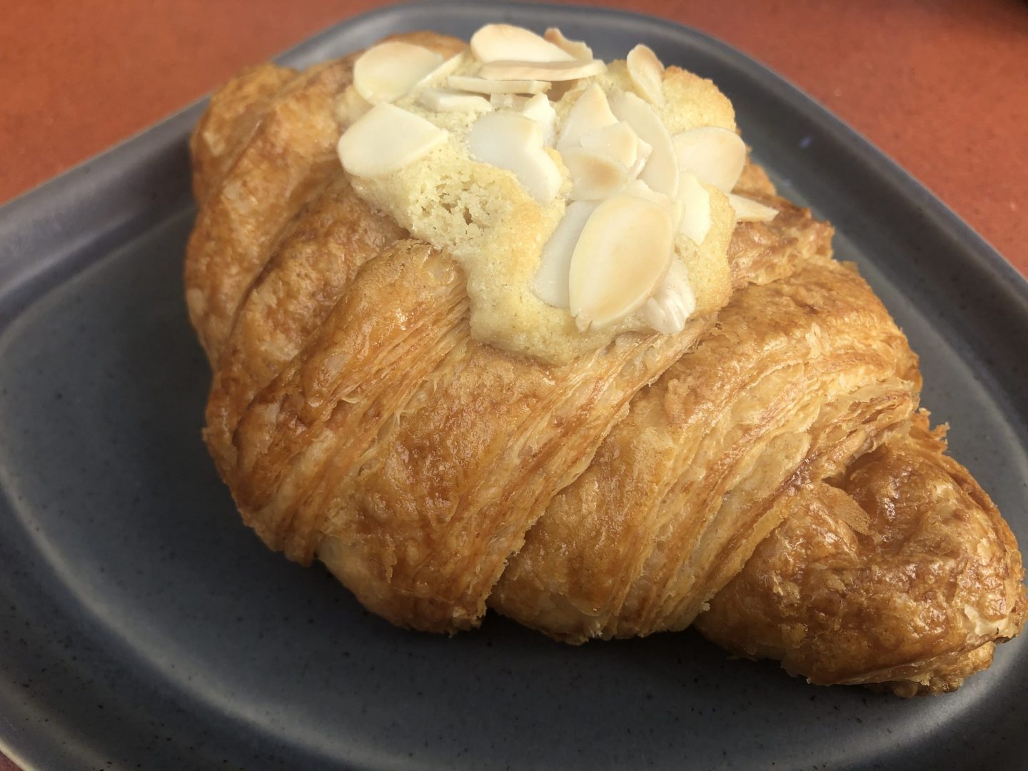 croissant de almendras la veladora