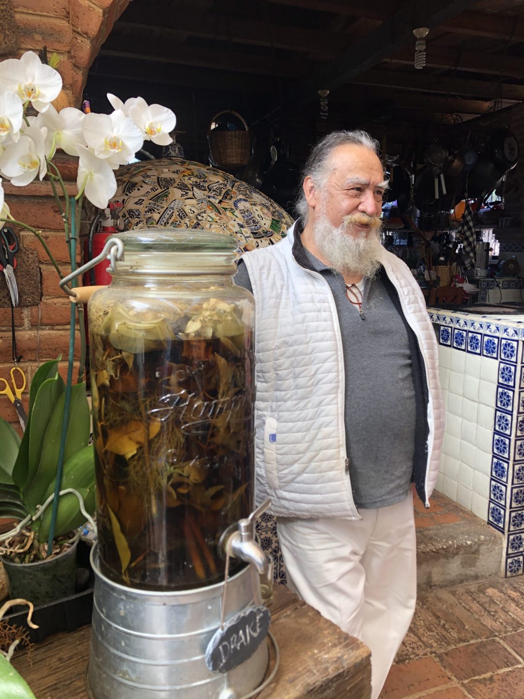 César Aceves El Mesón de la Cofradía
