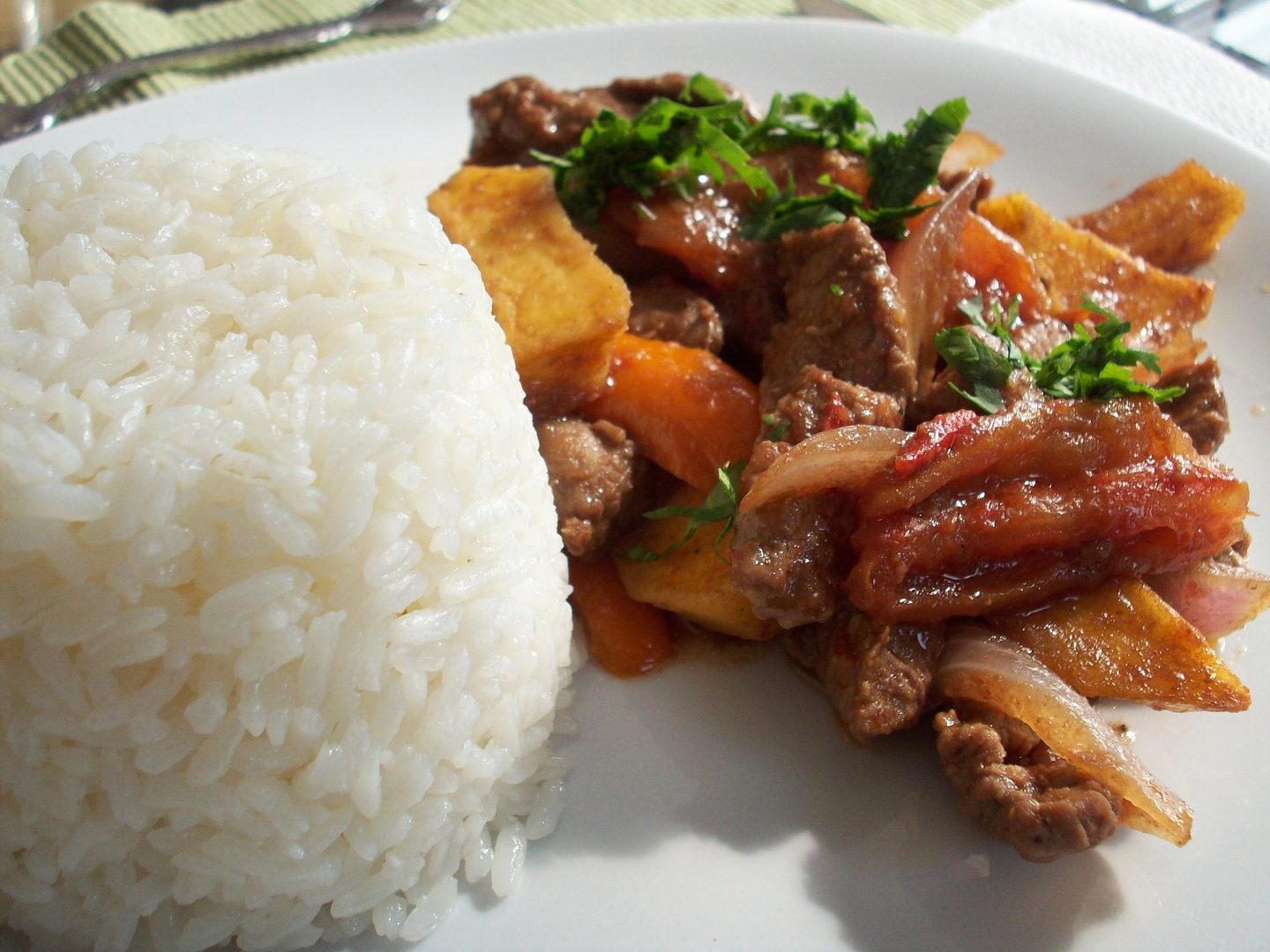 lomo saltado cocina peruana