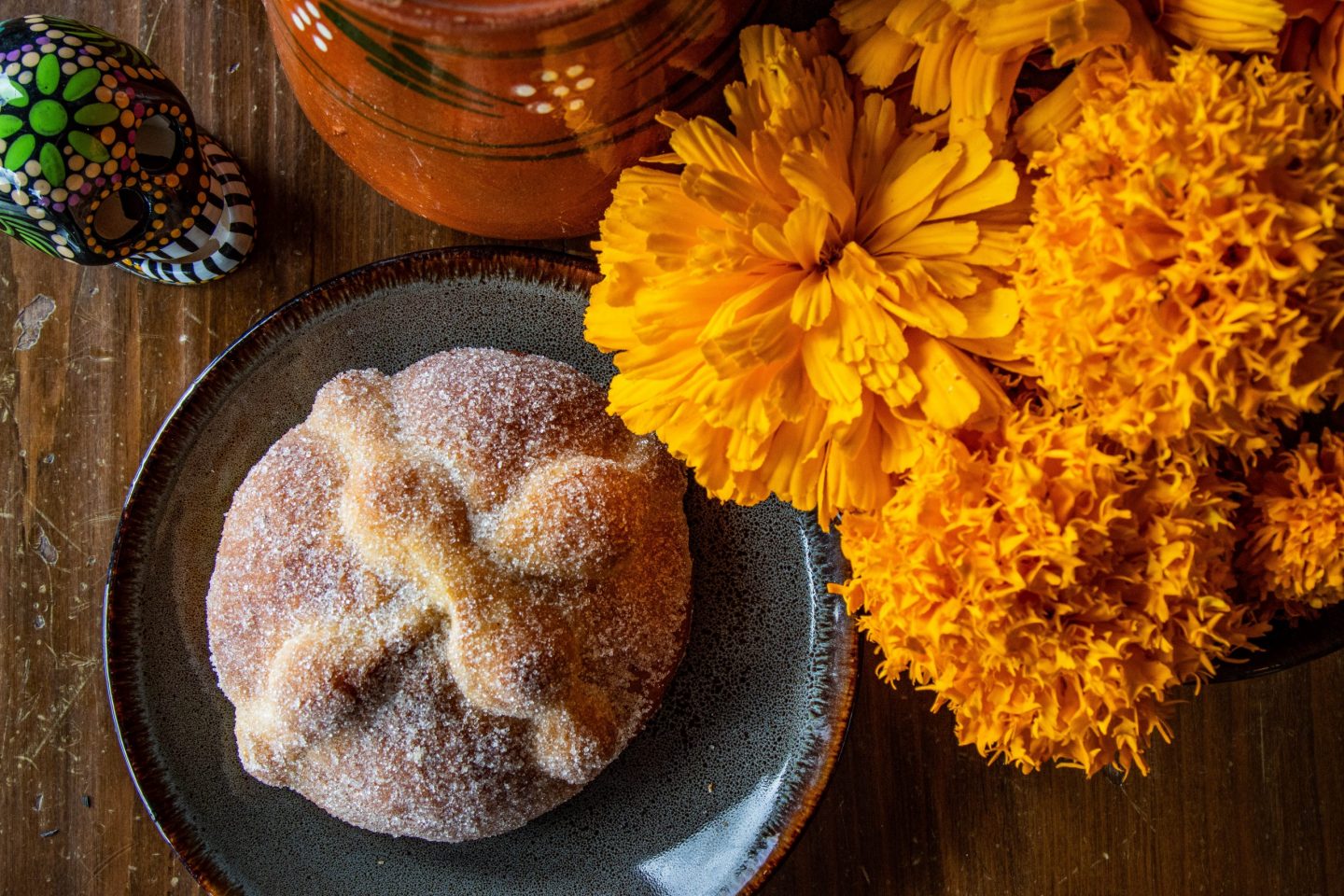 pan de muerto ofrenda