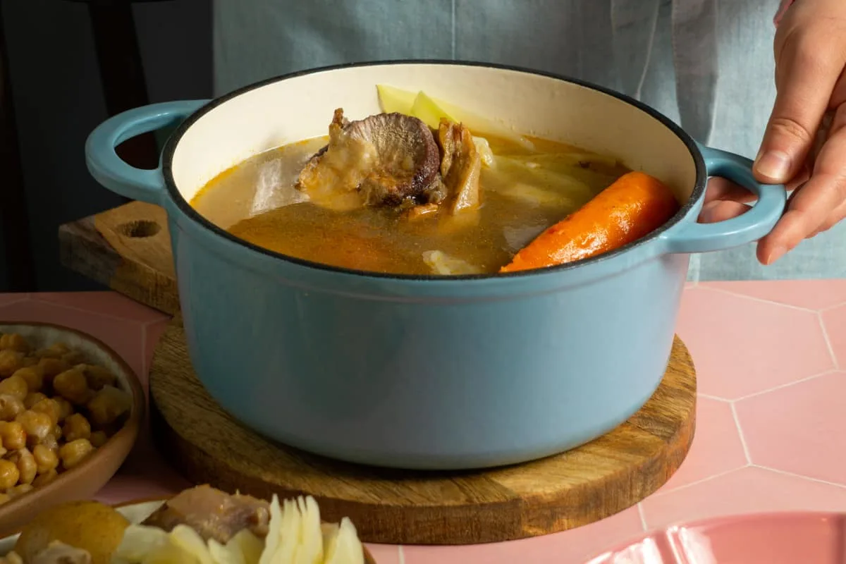 Caldo de res con verdura | Foto: Freepik