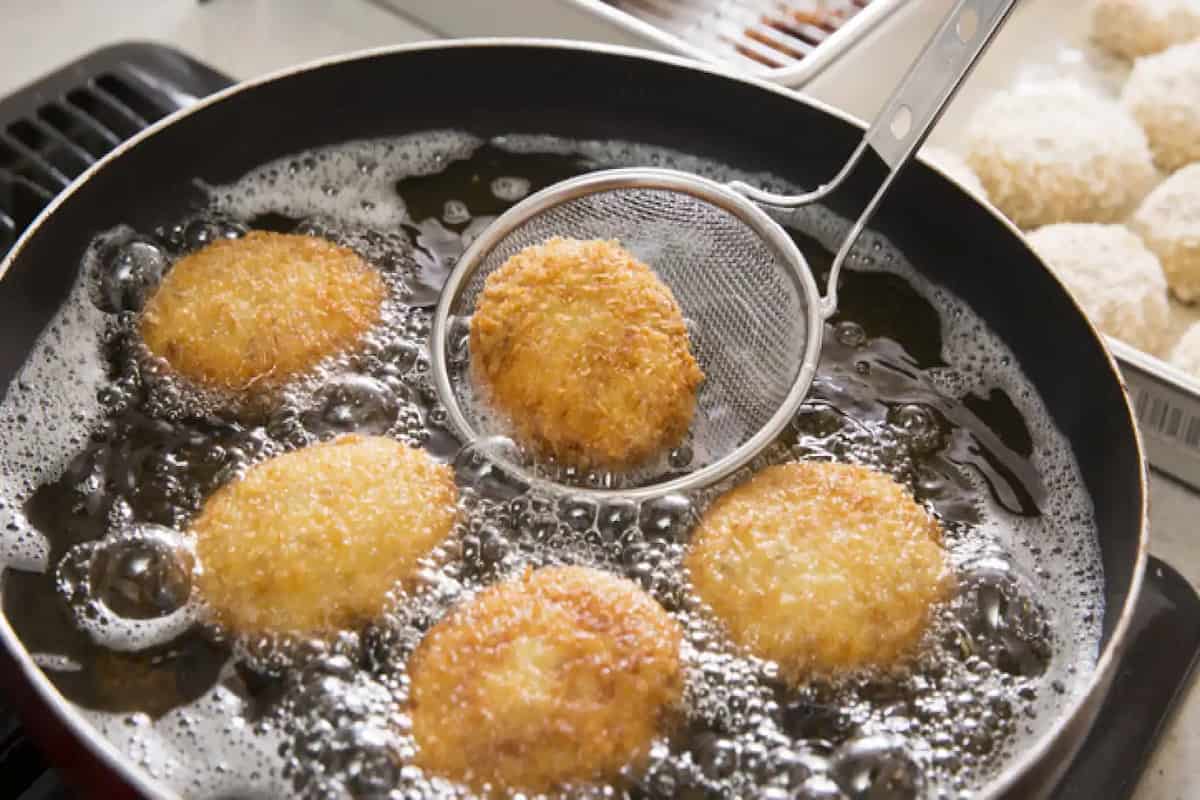 cómo freír croquetas