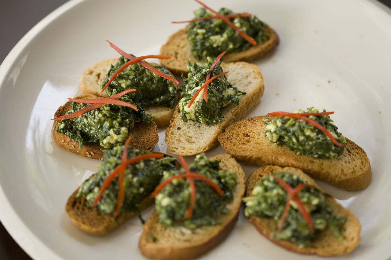 crostinis, crotones