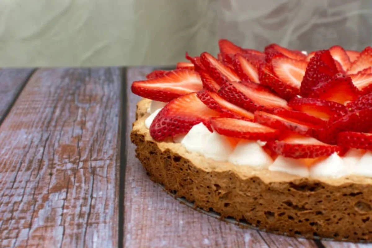 Prueba también esta fácil receta de mostachón con fresas, prepara esta rica receta de fresas con crema. / Foto: iStock