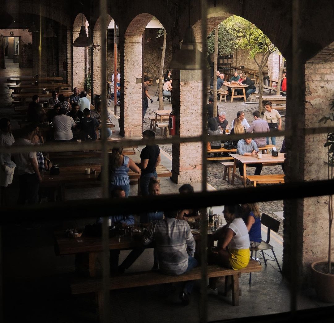 Cervecería Hércules, jardín para tomar cerveza en Querétaro
