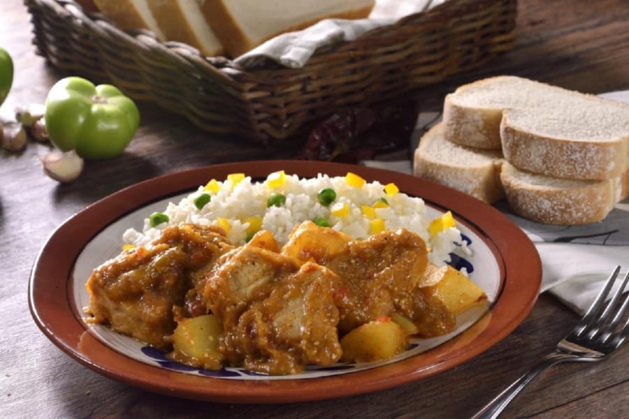 Espinazo en Chile Morita con Papas