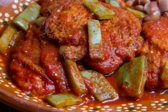 Espinazo de cerdo con nopales