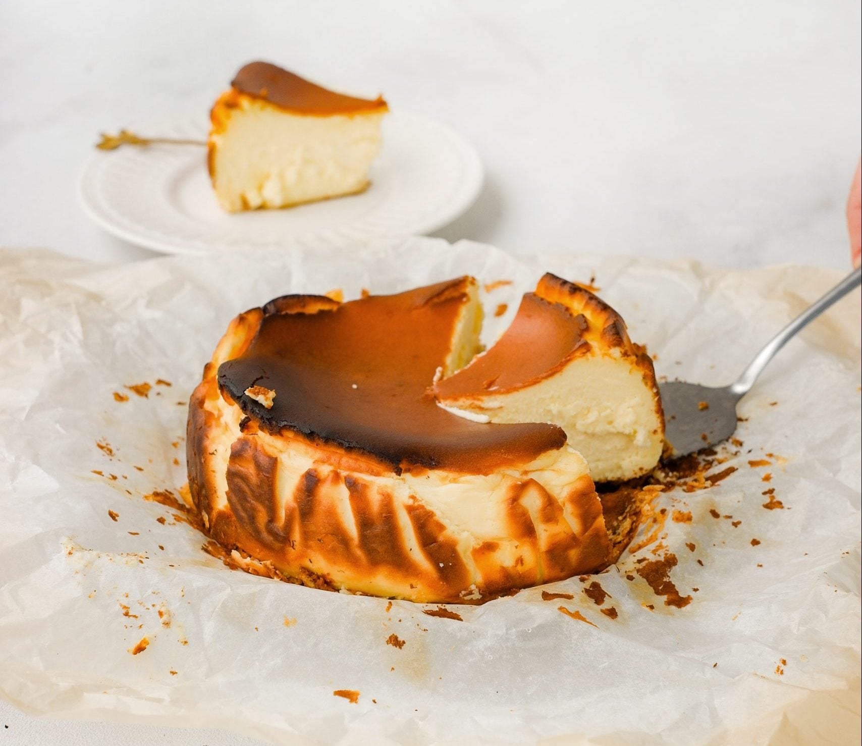 Tarta de queso tradicional estilo vasco del bar de la viña en Donostia