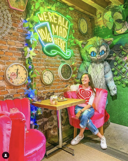 El maravilla cafetería temática alicia en el país de las maravillas