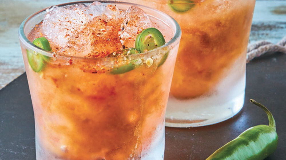 Cocteles de mezcal tamarindo y jalapeño