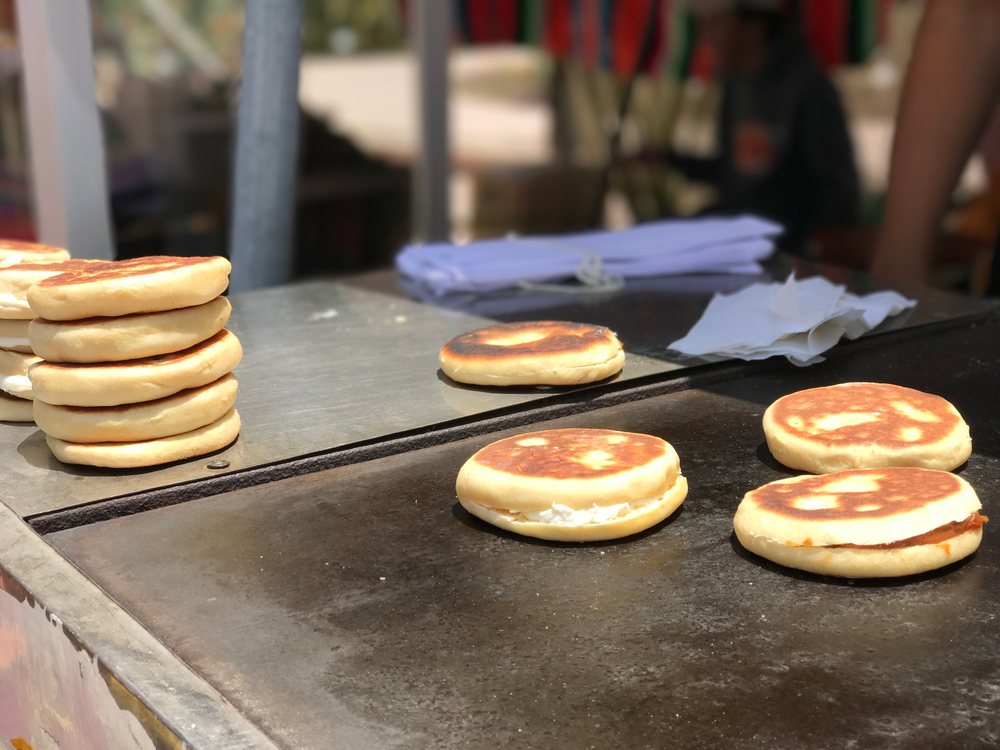 Las gorditas de nata son esos antojitos mexicanos clásicos de los tianguis