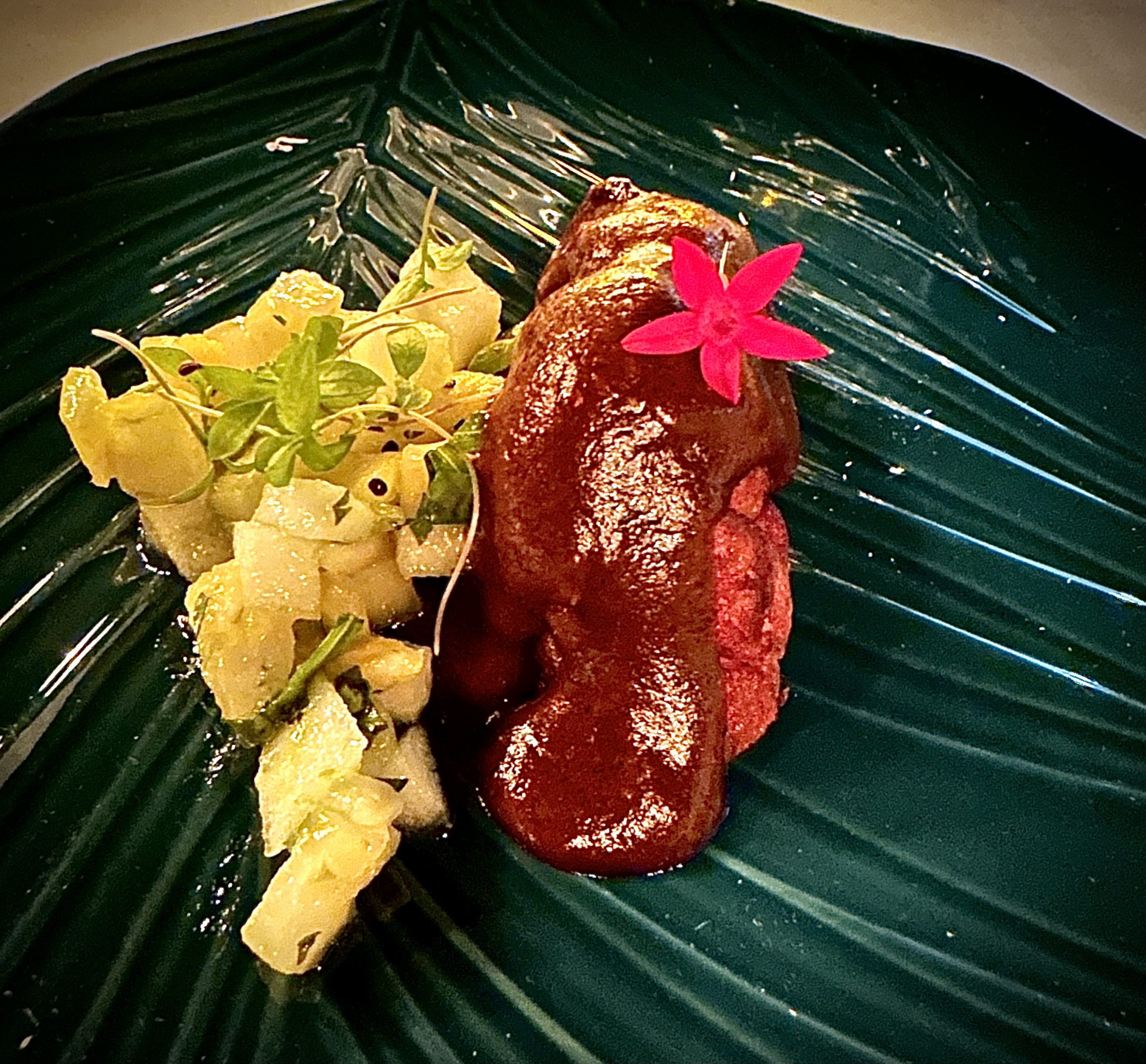mole mexicano con molleja de ternera una propuesta del restaurante Fierro