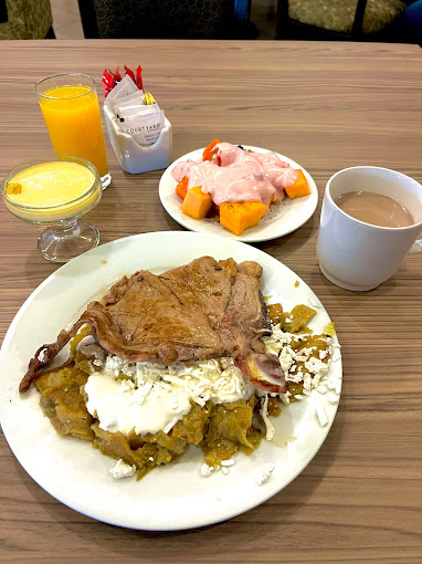 Desayuno completo en centro desayuno buffet